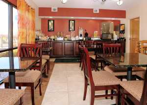 Jacksonville NC Quality Inn Hotel - Breakfast area in Quality Inn Jacksonville